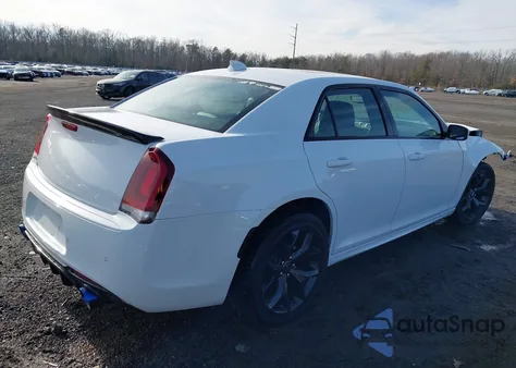 2023 Chrysler 300 Touring L z USA, uszkodzony, nr VIN 2C3CCADG4PH706898